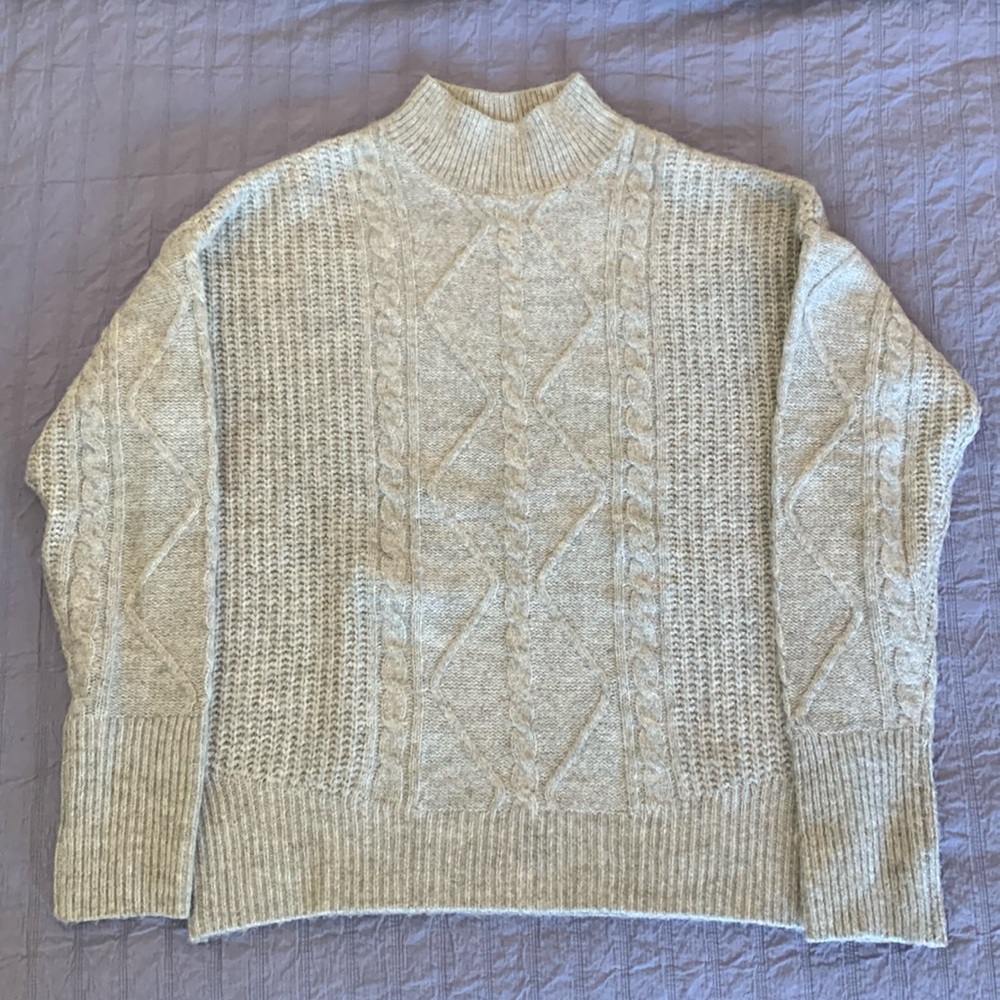 Excellent condition grey Tahari sweater, size M